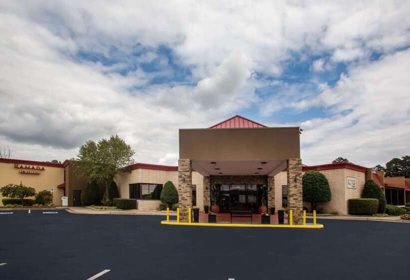 בית מלון כפרי Ramada By Wyndham Statesville