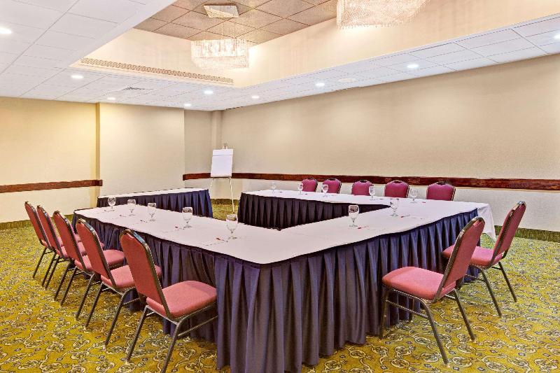 בית מלון כפרי Ramada By Wyndham Statesville