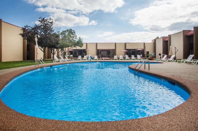 בית מלון כפרי Ramada By Wyndham Statesville