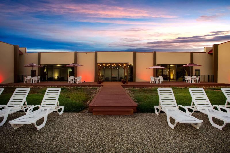 בית מלון כפרי Ramada By Wyndham Statesville