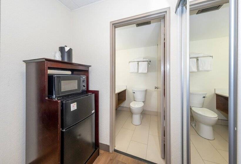 هتل Red Roof Inn Plus Newark Liberty Airport   Carteret