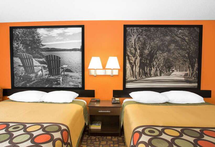 فندق Super 8 By Wyndham Clive Ia