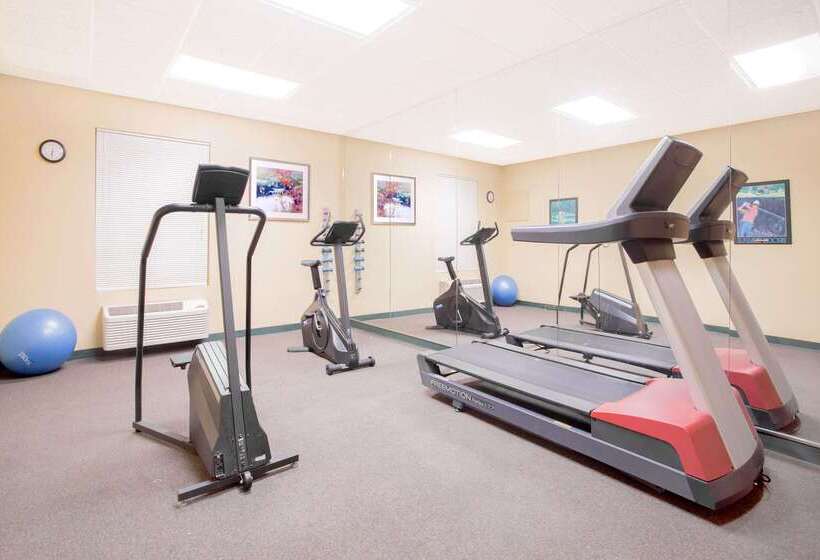 Курорт Hawthorn Extended Stay By Wyndham Conyers