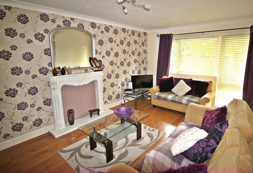 Balcony Apartment   Spacious 2 Large Beds
