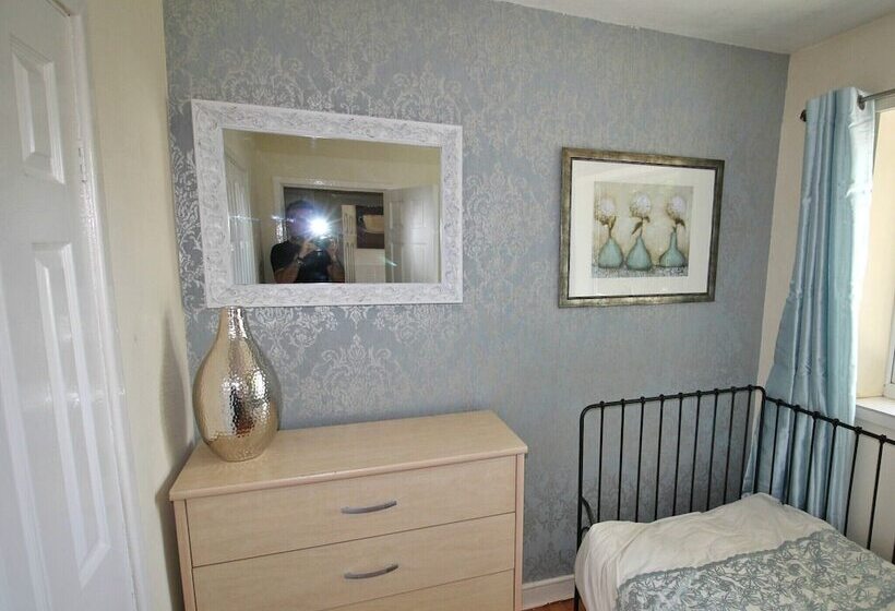 Balcony Apartment   Spacious 2 Large Beds