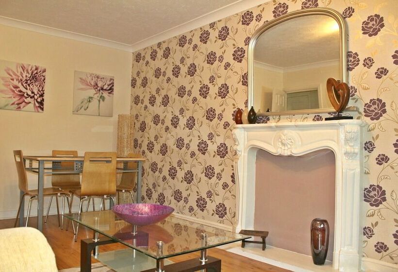 Balcony Apartment   Spacious 2 Large Beds