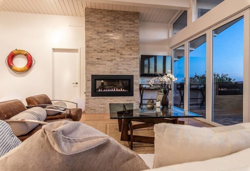 Beautifully Designed Palos Verdes Villa W/ Private Beach And Stunning Views