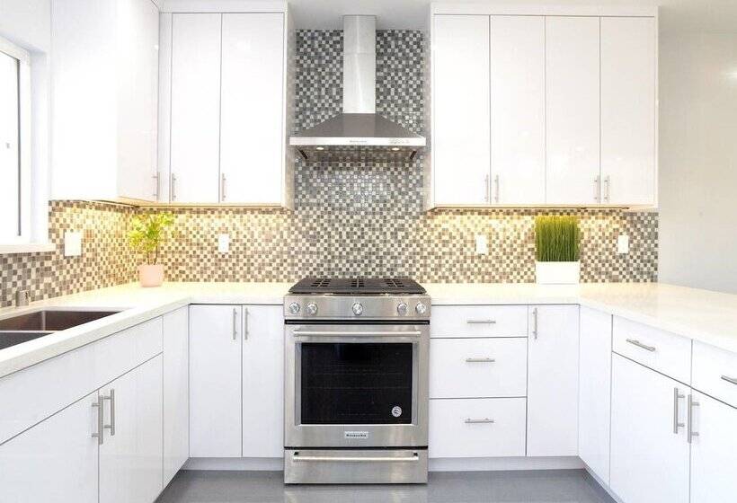 Bright Spacious Family House Near Universal Studios