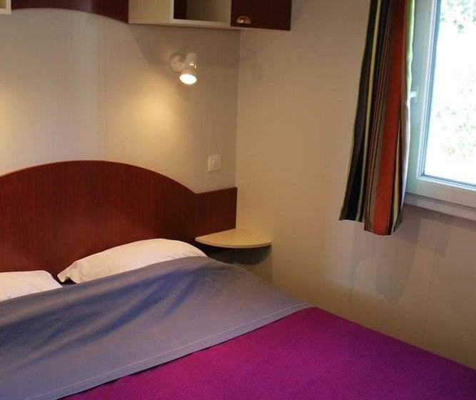 Camping "les Calquières"  Location De Mobilehomes