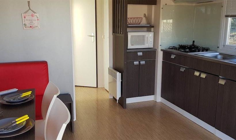 Camping "les Calquières"  Location De Mobilehomes