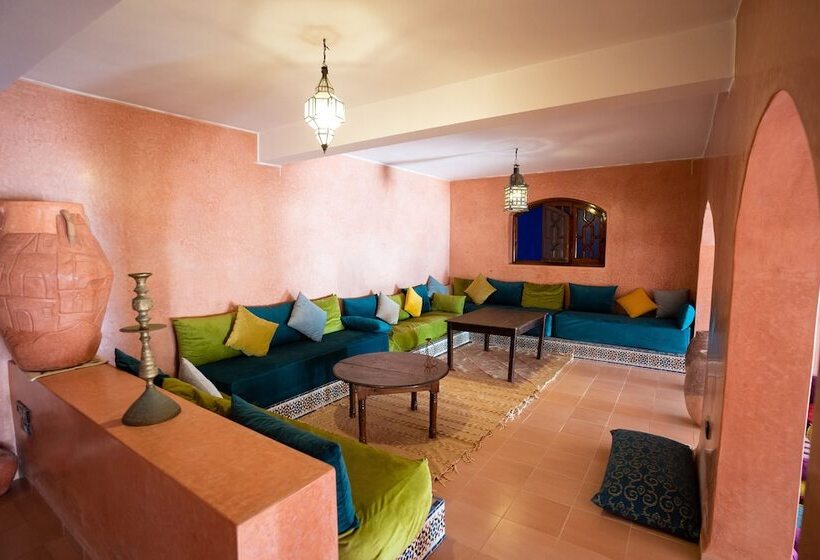 بنسيون Oceana Surf Camp   Hostel