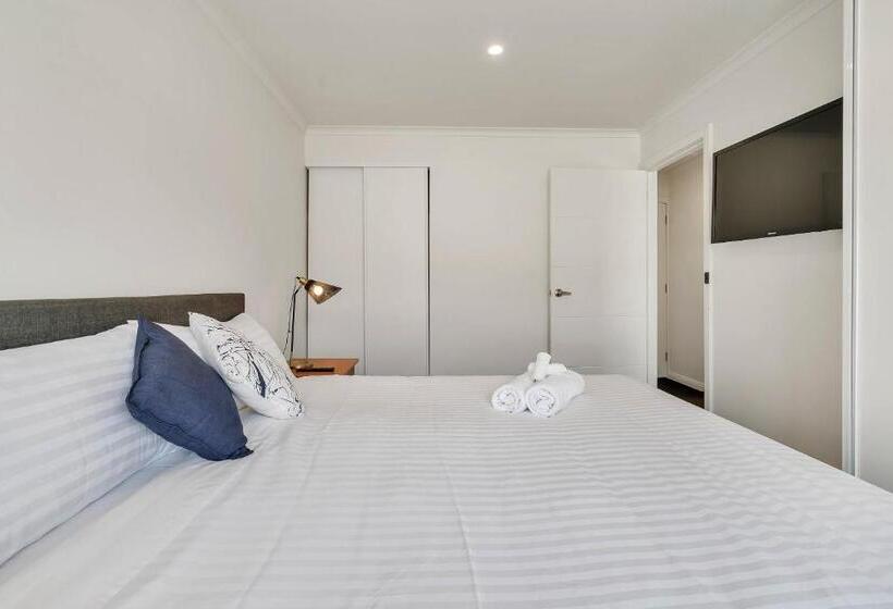 Youngtown Executive Apartments   2br Included, Free Parking & Wifi, Sofa Bed & Cot Fee Applies