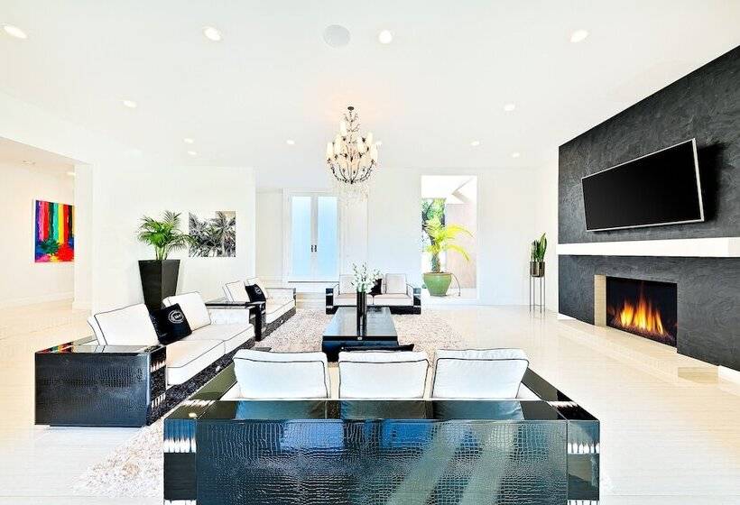 Beverly Hills Luxury Modern Palace