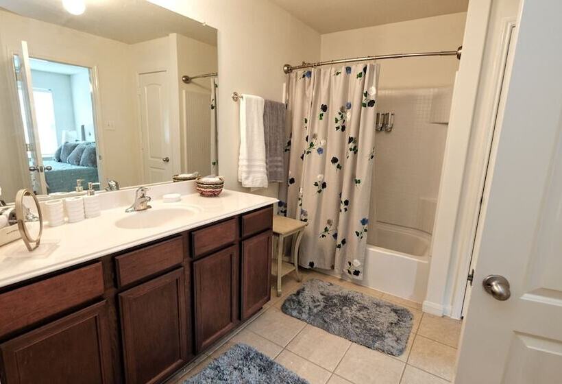 3bdrm 2bath 5beds   Iah Airport, Humble