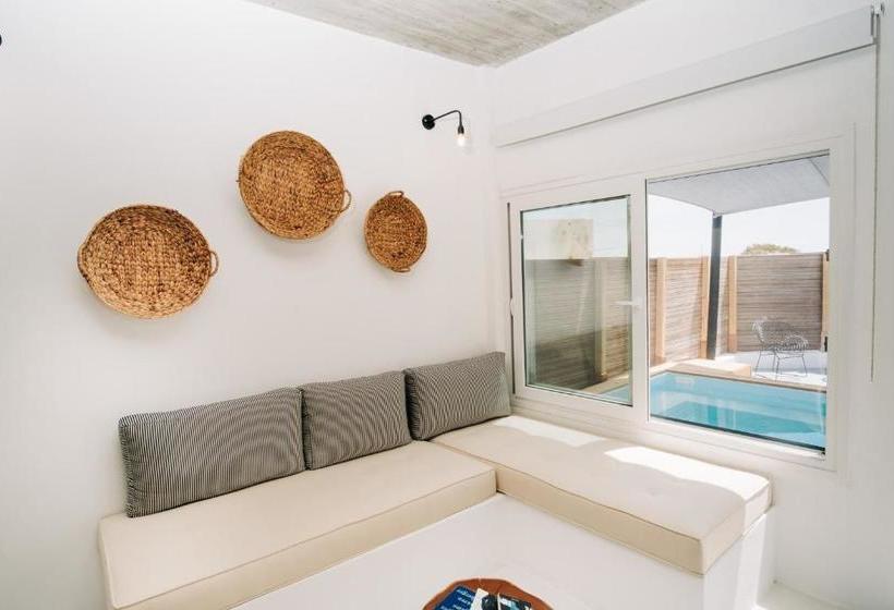 هتل Mesanto Luxury Suites