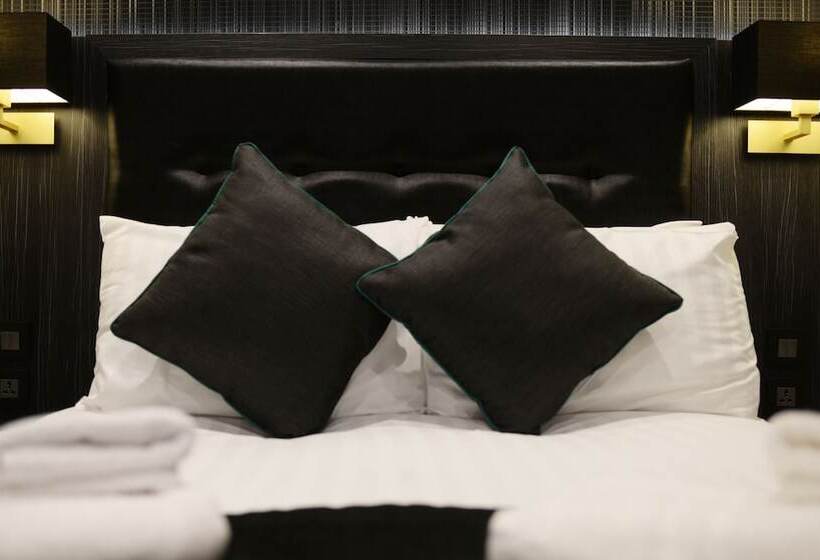 هتل The Pack And Carriage London