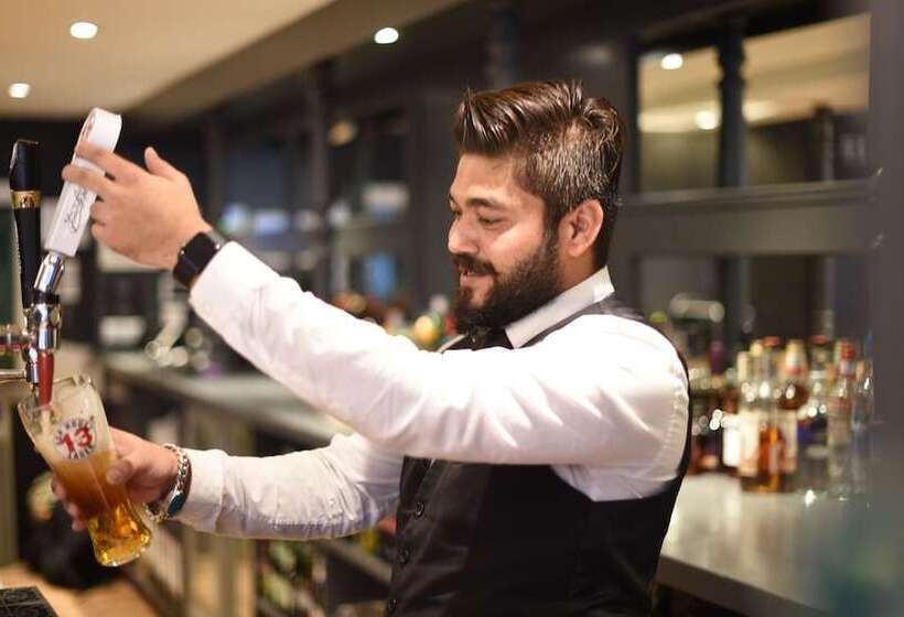 هتل The Pack And Carriage London