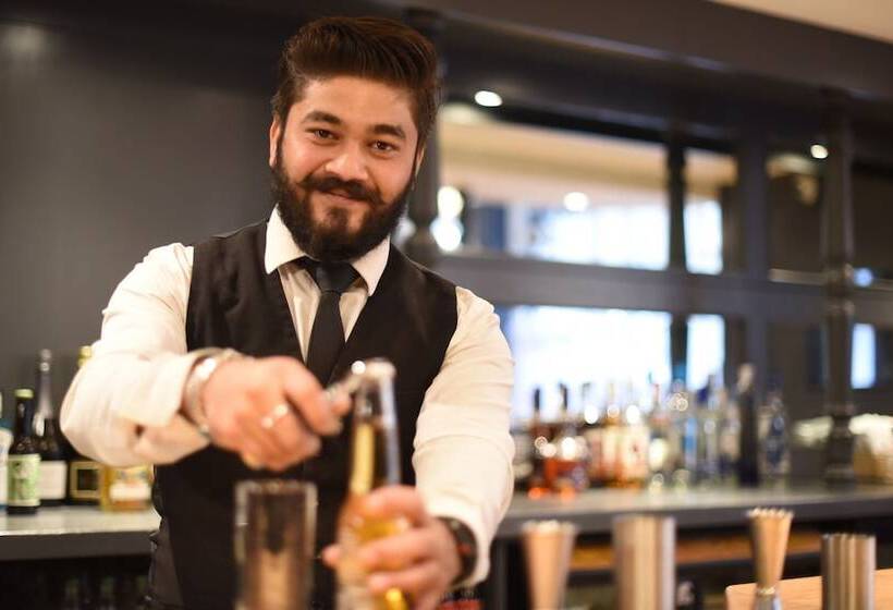 هتل The Pack And Carriage London