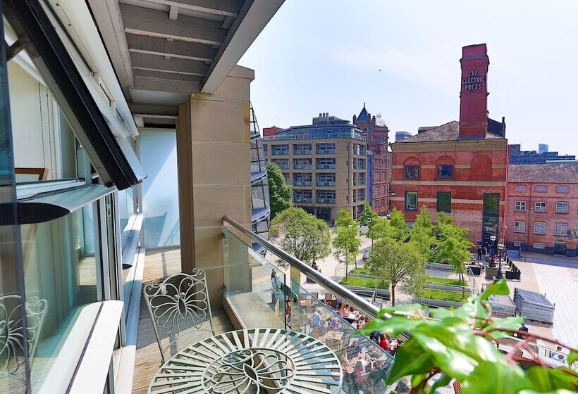 Live In Leeds Millenium Square Apartment