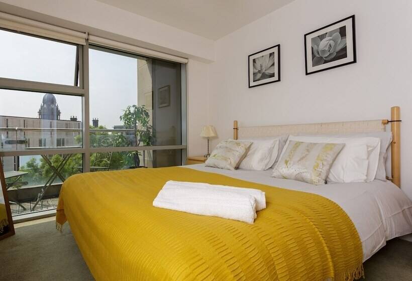 Live In Leeds Millenium Square Apartment