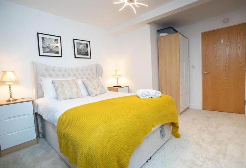 Live In Leeds Millenium Square Apartment