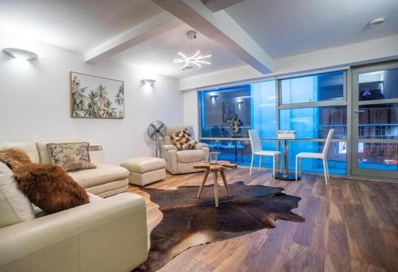 Live In Leeds Millenium Square Apartment