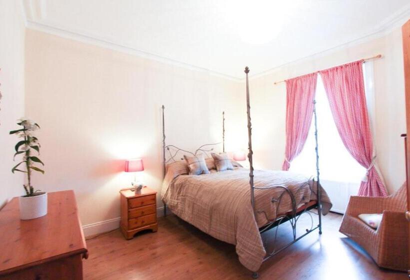 Oban Town Centre Apartment