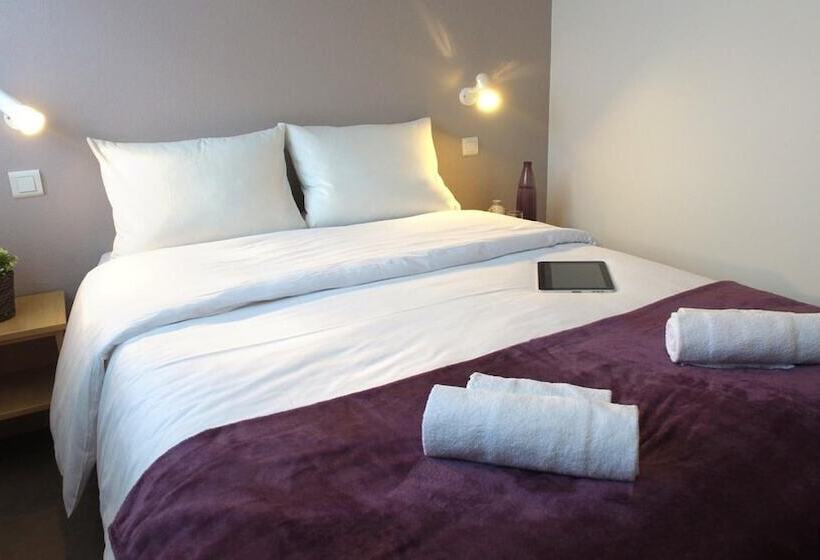 ホテル Vvf Cantal Champs Sur Tarentaine