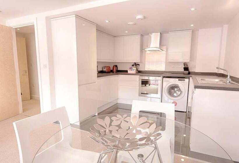 Roomspace Apartments Bradley Court