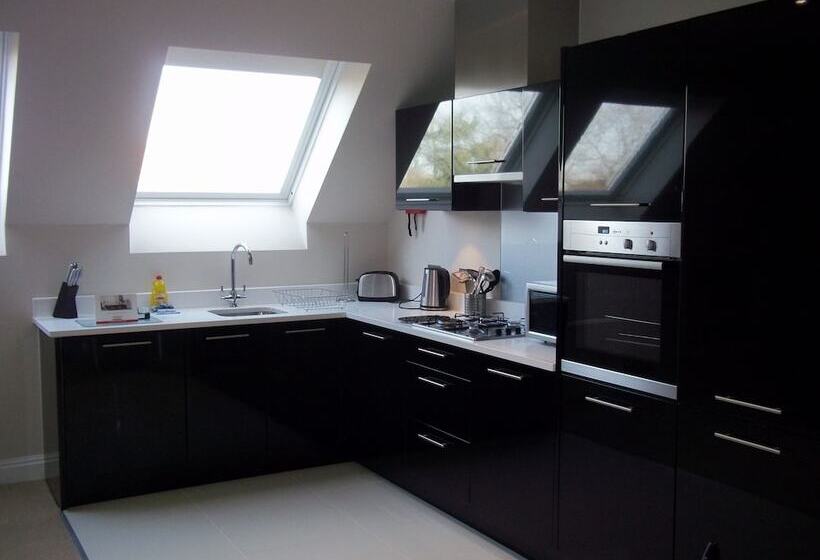 Roomspace Apartments Kinnaird Court
