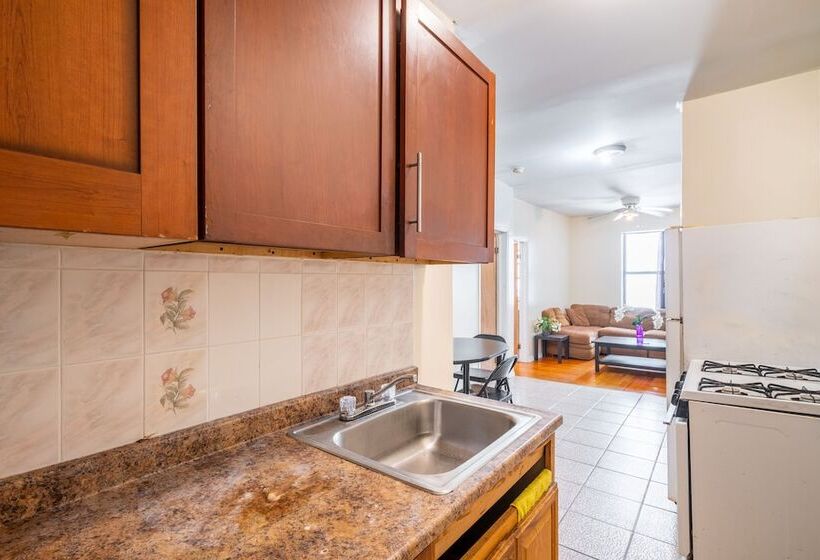 پانسیون Furnished Eastern Parkway Guest House