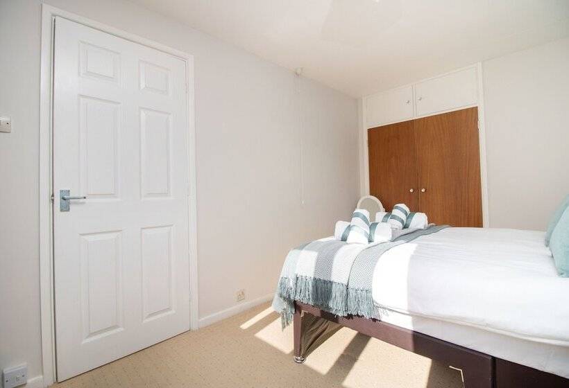 膳宿费 Rivermead Serviced Accommodation
