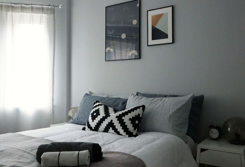 Spacious Townhouse   Netflix & Parking