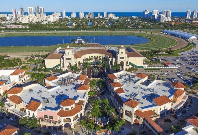 Beautiful Property In Hallandale Beach!!!