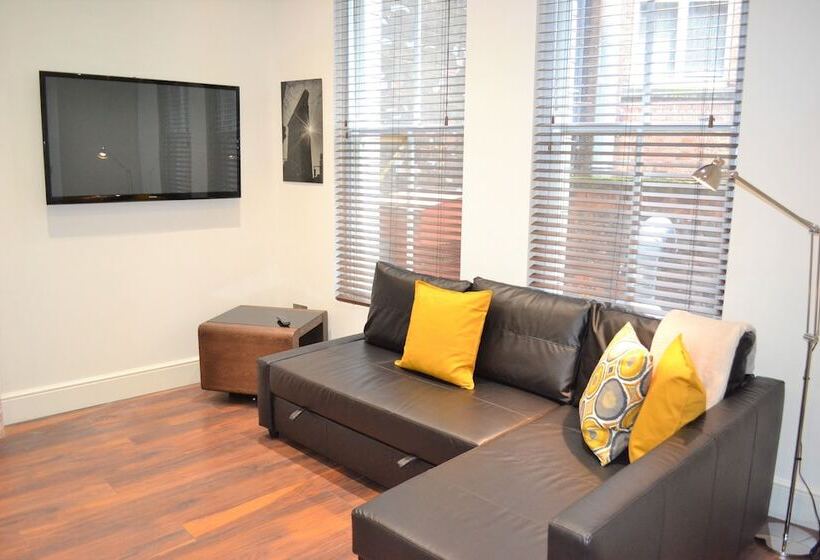 Onpoint Apartments Deluxe Apartment City Centre Ideal Location!