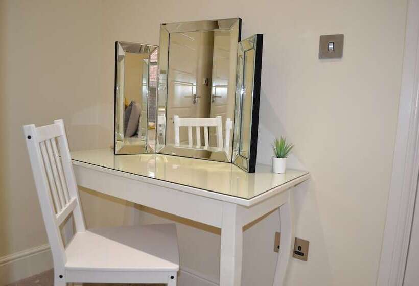 Onpoint Apartments Deluxe Apartment City Centre Ideal Location!