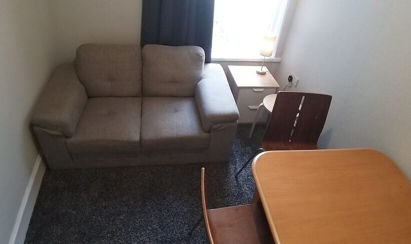 פנסיון Templemore Townhouse