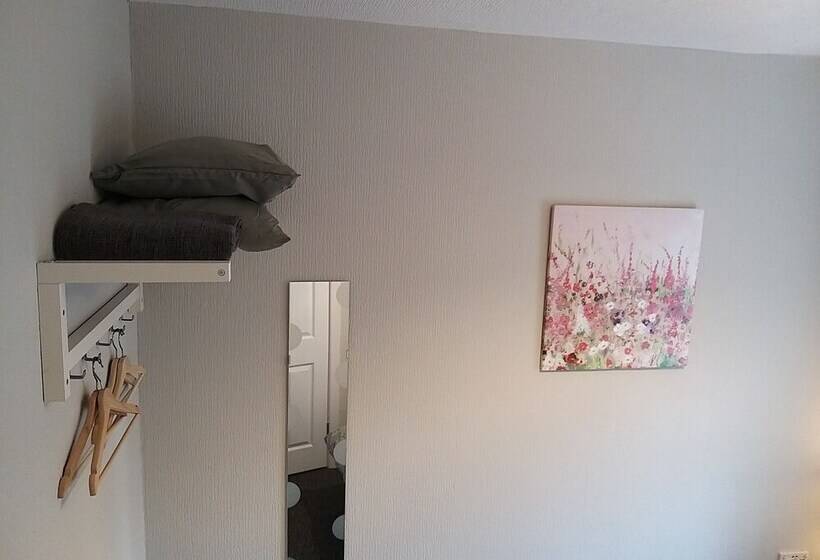 פנסיון Templemore Townhouse