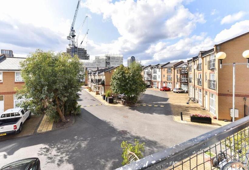 بنسيون Thames View House