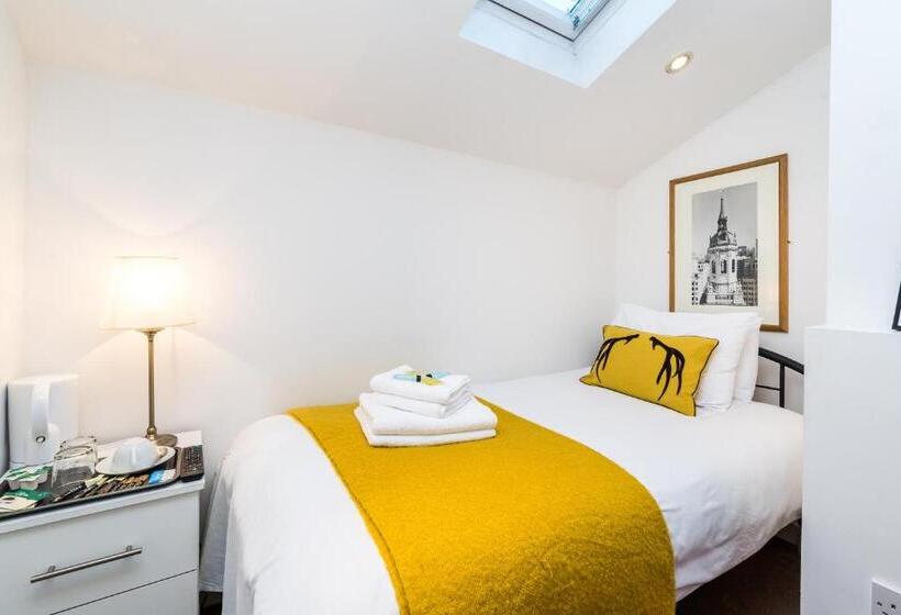 بنسيون Thames View House