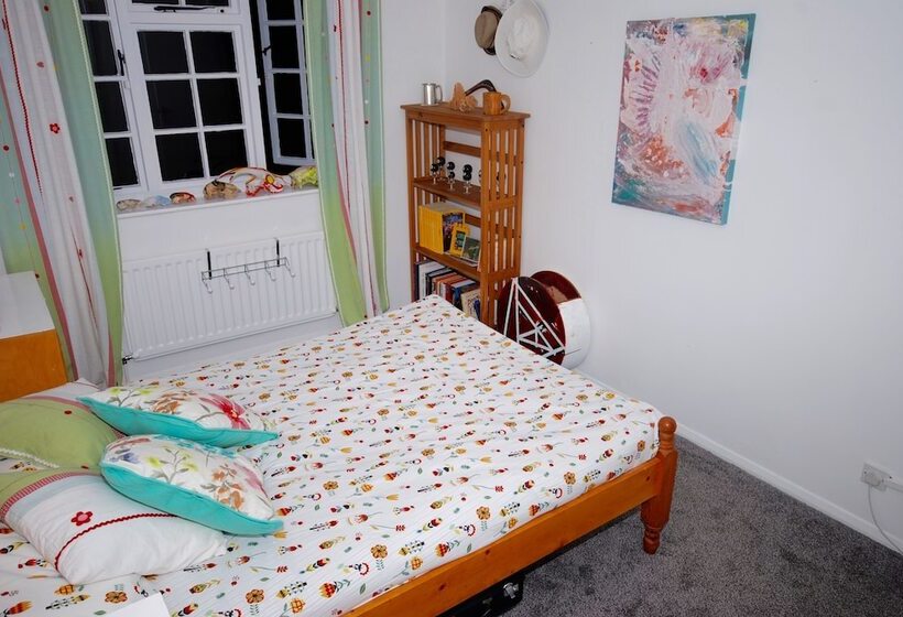 Stylish Central House Next To Castle