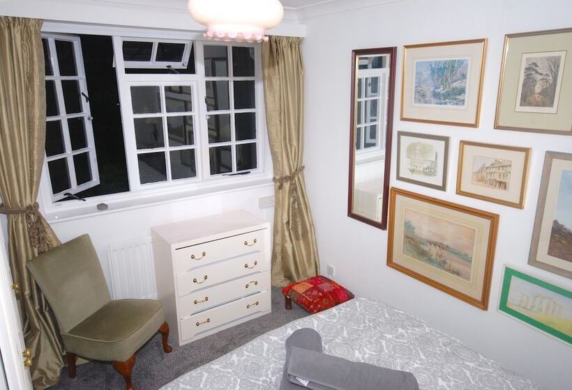 Stylish Central House Next To Castle