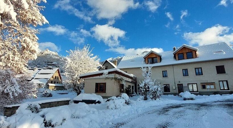 فندق صغير Auberge Le Vieux Chaillol & Spa