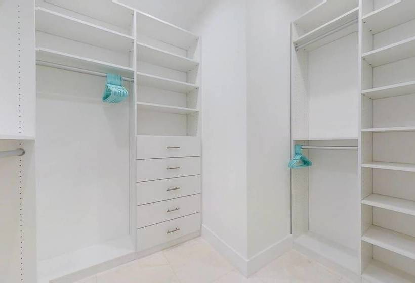 Beautiful Hollywood Beach 4b/r Home W/heated Pool