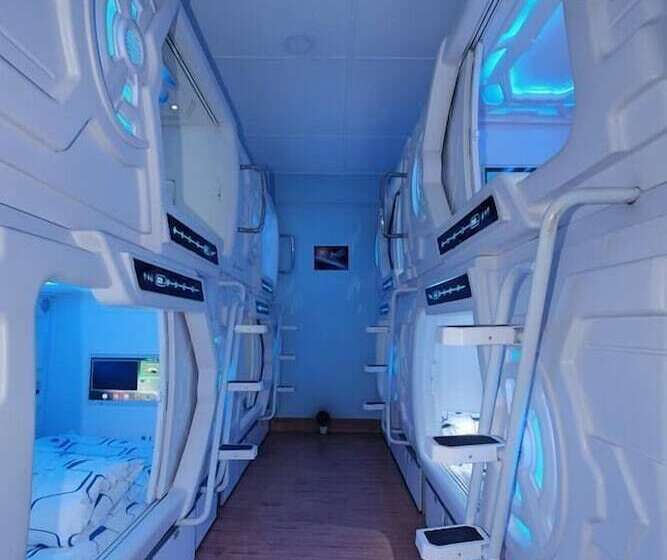 فندق Audrey Capsule Hostel