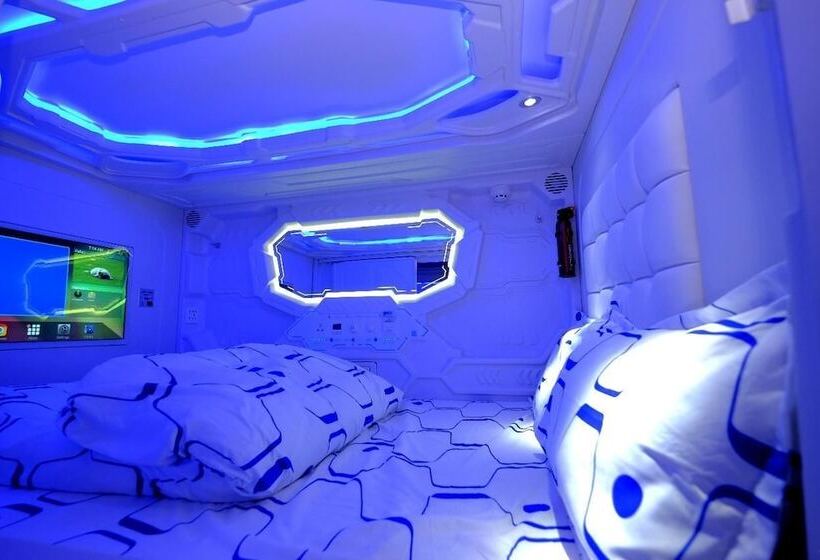 فندق Audrey Capsule Hostel