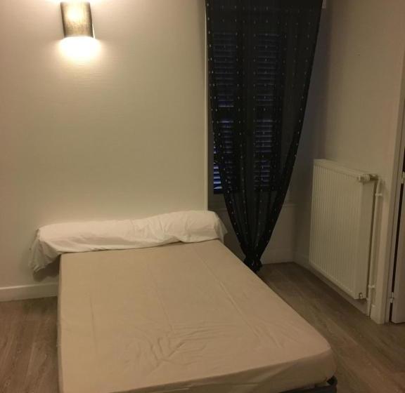 펜션 Chambres D'hôte Les Bredins