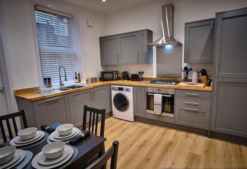 The Townhouse Simple2let Serviced Apart