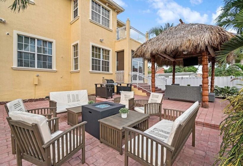 Walk To Beach Spacious Estate With Hot Tub & Game Room