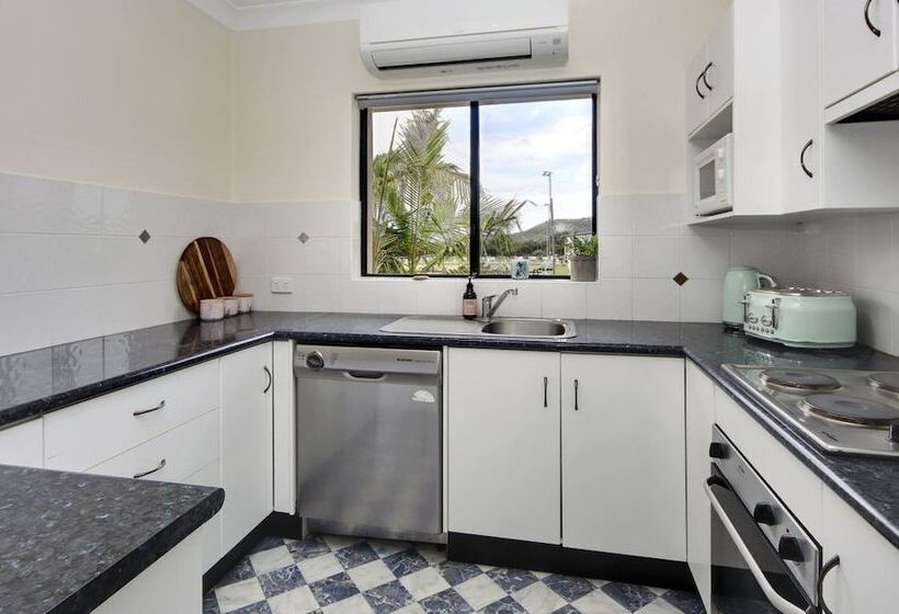 Anchored At South West Rocks